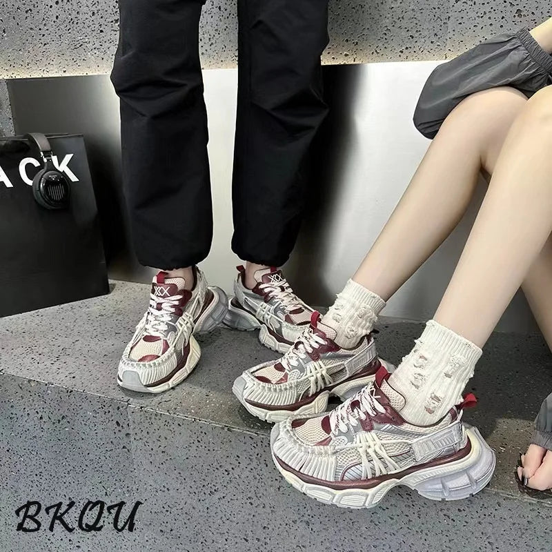 BKQU Dad Shoes mujer  otoño nuevo Color correa cepillada y envejecida Retro suela gruesa aumento de altura zapatos deportivos de moda